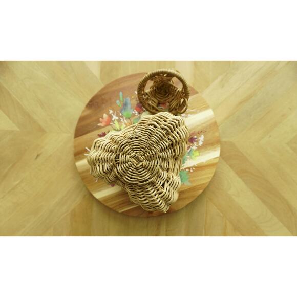 Handwoven Wicker Beehive Basket with Lid - Picture 4 of 4